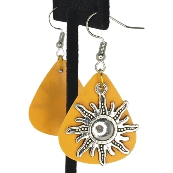 HAND Crafted 𝅺Earrings Repurposed Guitar Picks Sunburst Pendant Charms - Picture 5 of 7